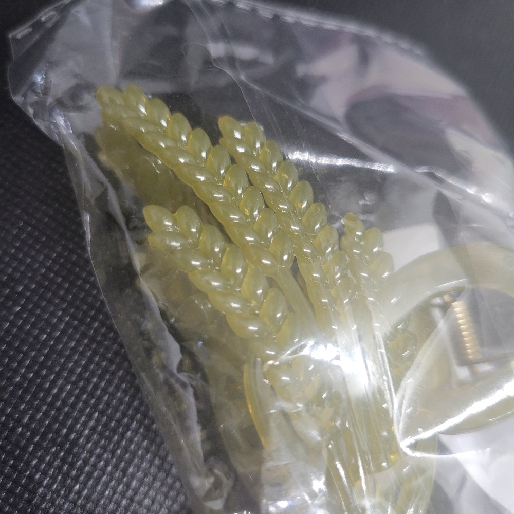 Wheat hair clip